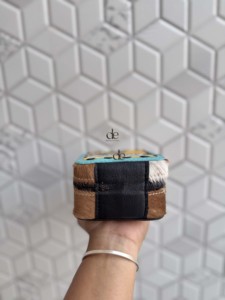 New 2026 Genuine Leather Stylish <b>Travel</b> Jewellery Compact Case Faux Vintage Hand Tooled Leather Durable Storage Accessory Holder - Product Image 4