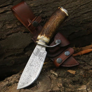 Couteau de chasse Bowie en acier Damas 1095 à haute teneur en carbone et alliage 15N20 de 9,5 pouces - Lame fixe forgée à la main, ambidextre, avec manche en bois de cerf pour la survie - Product Image 1