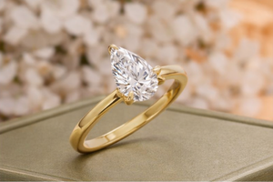 Anillo de Compromiso de Oro Sólido de 14K con Diamante Corte Pera, Anillo Solitario con Diamante Cultivado en Laboratorio, Anillo de Novia Minimalista para Mujer - Product Image 3