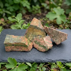 Pierre brute naturelle d'Unakite |   Pierre précieuse brute d'Unakite verte non polie, décoration Feng Shui pour la maison, vente en gros d'Inde - Product Image 2