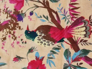Tissu en velours de coton de luxe : imprimé oiseaux, beige pêche, 45 pouces de large, tissu en velours de coton imprimé à la main, motif floral - Product Image 4
