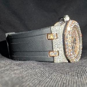 Reloj VVS Moissanite con Incrustaciones de Diamantes, Correa de Goma Negra Personalizada, Esfera y Bisel Completamente Diamantados, Reloj de Lujo para Hombre, Compra al por Mayor en EE. UU. - Product Image 1