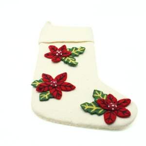 Chaussette de Noël en feutre de laine écologique faite à la main avec des fleurs de poinsettia, design personnalisable de haute qualité - Product Image 3