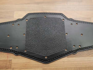 Sangles en cuir véritable personnalisées pour ceintures de championnat de karaté, de boxe et de MMA - Équipement professionnel d'arts martiaux réglable et souple - Product Image 5