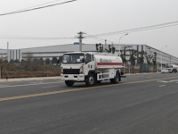 Camion-citerne à carburant 4x2 Sinotruk Howo 12CBM, nouveau, design zèbre, distributeur de carburant mobile