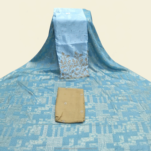Tissu Dirac Fransawi de luxe bleu ciel avec motif géométrique métallique et bordure florale brodée or - Product Image 1