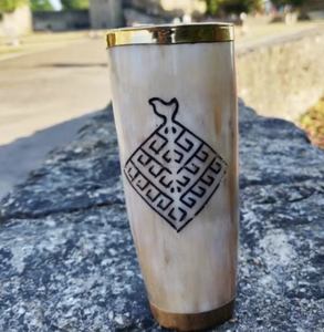 Jarra de vidrio Vikingo y cerveza blanca, vaso de cuerno para beber con cuerno pulido hecho a mano de La India - Product Image 2