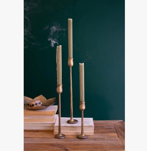 Support de bougie conique en métal doré texturé rustique, fait main, écologique, fin et élancé, pour centre de table de mariage et décoration intérieure, vente en gros - Product Image 2