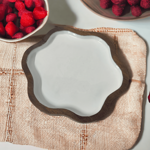 Plateau de service artisanal en bois de manguier en forme de fleur, décoratif avec émail blanc, vaisselle rustique pour la décoration de la maison et de la cuisine - Product Image 5