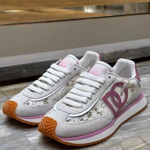 Chaussures décontractées de luxe Dolcegabbas de haute qualité à semelle plate pour femmes, avec détails exclusifs de découpe en dentelle par des designers - Product Image 5