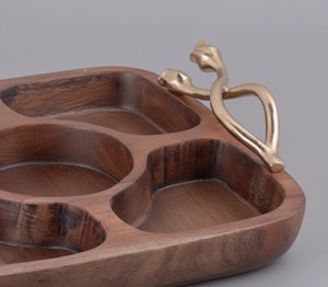 Plato vintage para servir aperitivos con salsa, hecho de madera de acacia - Product Image 4