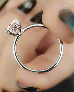 Bague de fiançailles en diamant de laboratoire taille Asscher 2,50 carats pour femme, style classique de luxe, certifiée IGI, couleur D, plaqué or rhodié - Product Image 4