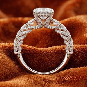 แหวนหมั้นเพชรเม็ดรูปไข่ทรงโอวัล เงินแท้ 925 จาก Maed Jewels ประดับเพชรโมซานไนต์สังเคราะห์คุณภาพสูง ดีไซน์หรูหรา - Product Image 3