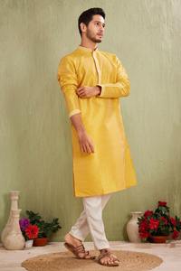 Kurta pour homme de qualité supérieure en coton jaune, coupe ample, tissu en coton doux de qualité supérieure, vêtements ethniques pour fêtes - Product Image 2
