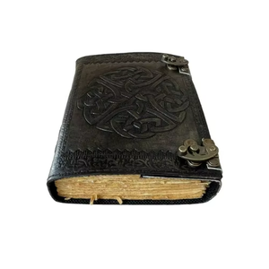 Diario Clásico de Cuero Genuino con Tapa Dura, Papel con Borde Rústico Hecho a Mano, Grabado de Chakras en Carbón, para Lectura y Hechizos - Product Image 4