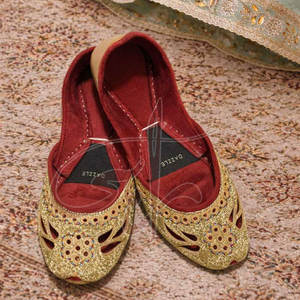 Khussa para Mujer, Diseño Nuevo, Fabricada en Pakistán, Antideslizante, Parte Superior de Cuero Sintético, Suela Antideslizante, Estilo Moderno, Superventas - Product Image 4