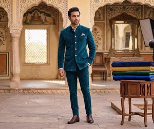 Tela de terciopelo de lujo para ropa étnica masculina, material para sherwani de boda, brillo mate rico, caída estructurada, suave, 100% poliéster - Product Image 1