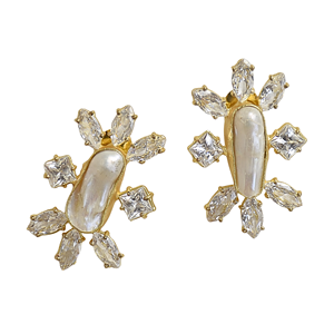 Boucles d'oreilles vintage baroques en perles et zirconiums cubiques - Bijoux en laiton plaqué or 18 carats faits à la main de luxe pour femmes - Product Image 6