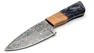 Outil utilitaire d'extérieur artisanal en acier Damas, manche bicolore en bois et résine, pièce de présentation - Product Image 3