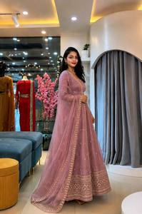 นำเสนอคอลเลกชั่นใหม่จากนักออกแบบผ้าไหมกรุบกรอบพร้อมชุดงานปักและชุด Dupatta เย็บอย่างเต็มที่ - Product Image 3