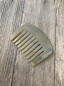 Peigne à cheveux artisanal en corne naturelle écologique à dents fines, peigne de toilettage de poche moderne et luxueux pour hommes et femmes - Product Image 3