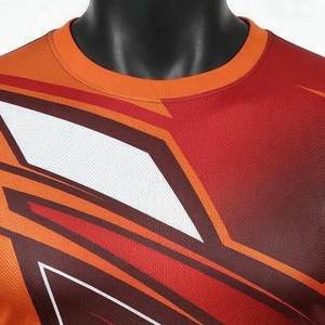 เสื้อยืดผู้ชายผ้าโพลีเอสเตอร์ 100% คุณภาพสูง แบบสวมใส่สบาย แห้งเร็ว ระบายเหงื่อได้ดี ปักโลโก้ พิมพ์ลาย  รับผลิตตามแบบ OEM ระดับพรีเมียม - Product Image 4