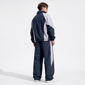 Conjunto Deportivo Cortavientos Personalizado Unisex, 100% Poliéster Ecológico con Tela con Memoria |   Chaqueta y Pantalones Deportivos con Cierre Completo - Product Image 2