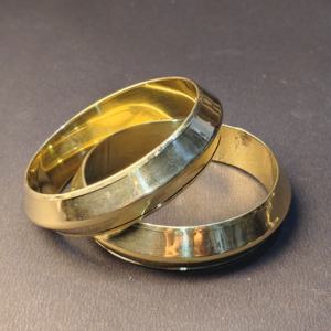Conjunto de Brazaletes Modernos Geométricos de Latón Pulido - Brazalete Minimalista de Metal Dorado con Borde Biselado - Diseño Contemporáneo al por Mayor - Product Image 3