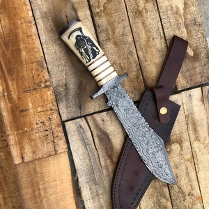 Cuchillo de caza hecho a mano de acero de Damasco con hoja de punta caída, mango de marfil con diseño de guadaña y funda de cuero. - Product Image 4