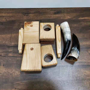 Corne à boire viking artisanale de haute qualité avec support pliable en bois de pin au meilleur prix - Product Image 4