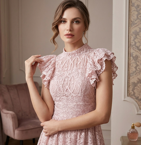 Robe midi rose en dentelle à col rond sans manches, motif floral, coupe régulière, écologique, style romantique, coupe trapèze, pour usage quotidien, été, fabriquée au Vietnam - Product Image 1