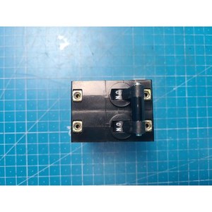 Protecteur de circuit électromagnétique IDEC NRAS2100, utilisé comme pièce détachée pour équipement semi-conducteur ancien - Product Image 5