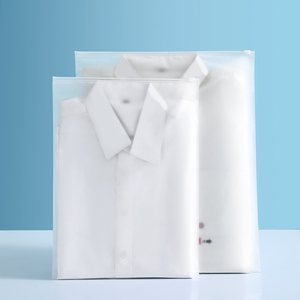 Sacs à fermeture éclair transparents en PVC givré Eva personnalisés avec logo, pour petits emballages cadeaux, impression offset, réutilisables - Product Image 4