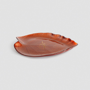 Plateau décoratif en métal de luxe en forme de feuille avec finition émail ambré pour centre de table, décoration élégante pour la maison - Product Image 1