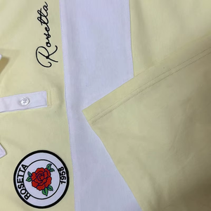 Polo de manga corta amarillo para hombre Rosetta con franja blanca y logotipo bordado, camiseta informal de punto - Product Image 3