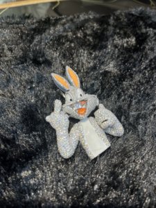 Pendentif Lapin Mignon Hip Hop Luxe Entièrement Sertie de Micro-Pavés Moissanite en Argent Émaillé, Personnage de Dessin Animé - Product Image 1