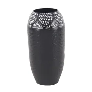Vase de sol moderne en métal noir avec motif géométrique, accent décoratif fait main pour salon et table à manger - Product Image 2