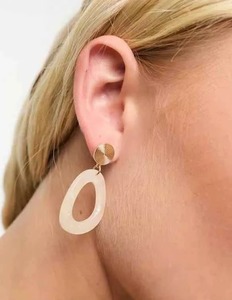 Pendientes de Lágrima Abiertos Minimalistas de Resina, Artesanía de Resina Cremosa, Pendientes de Lágrima de Resina Crema - Product Image 1