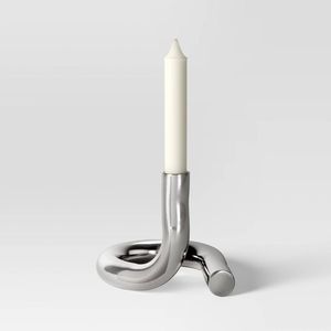 Porte-bougie en métal de style vintage avec surface finie dorée pour une présentation décorative classique - Product Image 5
