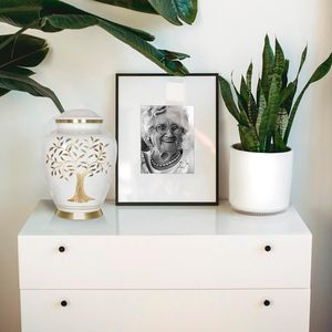 Urne funéraire classique en aluminium pour cendres d'adultes, conteneur commémoratif avec un artisanat décoratif élégant - Product Image 4