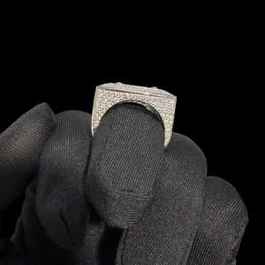แหวนเพชรโมอิสซาไนต์แบบ Iced Out สุดหรู สไตล์ฮิปฮอปสำหรับผู้ชาย แหวนตราประทับ ความใสระดับ VVS แหวนแฟชั่นสุดอลังการ ของขวัญพรีเมียมสั่งทำพิเศษ - Product Image 6