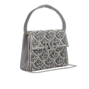 Sac de soirée gris fantaisie P24333 avec un design d'épaule unique - Product Image 2
