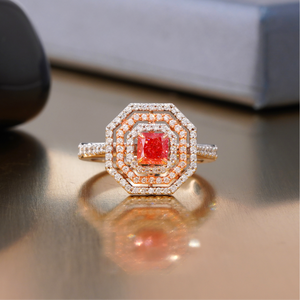 Anillo de Diamante Cultivado en Laboratorio de Corte Radiante Rojo Intenso de 0.53 CT con Claridad VS1, Oro de 14K, Certificado IGI, Diseño de Halo Cuadrado - Product Image 1