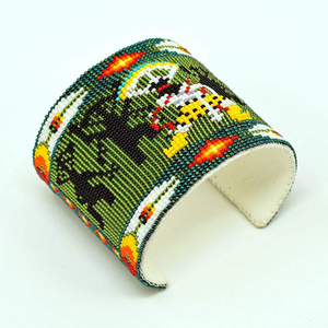 Bracelet manchette brodé de perles fait main, élégant, avec broderie de perles de rocaille - Product Image 5
