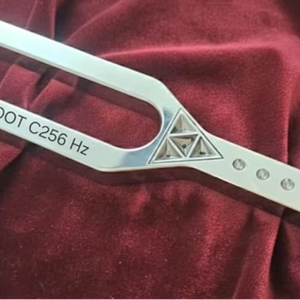 ส้อมเสียงยักษ์สำหรับปรับจูนเสียง รูทชาครา ซี 256 เฮิรตซ์ (จักระมูลาดาร์) - Product Image 1