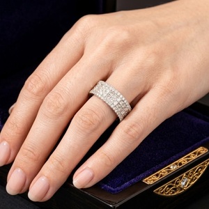 Bague demi-alliance pour femme en or blanc 18 carats de haute qualité, coupe princesse classique, sertie en canal, pour mariage et soirée - Product Image 2