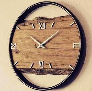 Horloge murale personnalisée en métal et bois qui apporte équilibre et proportion aux espaces muraux, luxueusement conçue par BRUSHSTROKE BLISS - Product Image 1