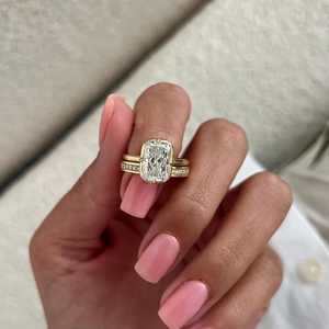 Bague de promesse en diamant taille radiant 3.01 carats VS1, cultivé en laboratoire, en or massif 14 carats, bijoux fins, bijoux de fiançailles haut de gamme pour elle - Product Image 2