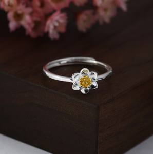 Anillo de Plata de Ley con Flor de Narciso, Talla Ajustable, Anillo de Flor de Plata y Oro, Delicado y Elegante - Product Image 3