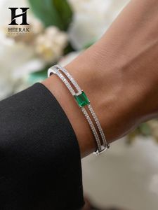 Brazalete de Diamantes de Doble Hilera de Lujo con Piedra Central Verde Corte Esmeralda, Joyería Fina de Oro de 18K - Product Image 3
